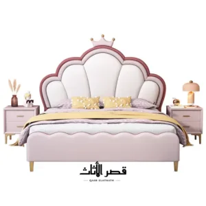 سرير أطفال من الخشب مع تخزين مدمج