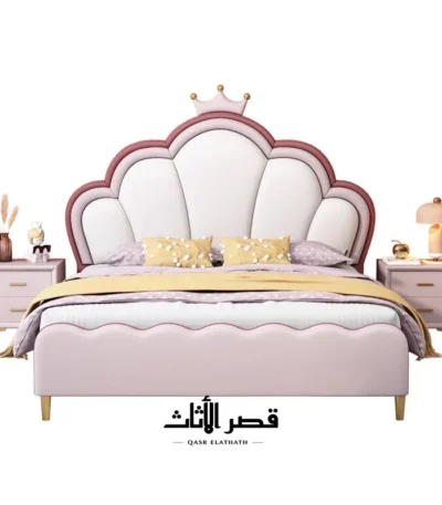 سرير أطفال من الخشب مع تخزين مدمج