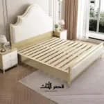 منظر جانبي لسرير كلاسيك فرنسي