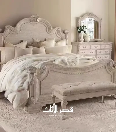 سرير نيوكلاسيكي من الخشب الصلب بتنجيد جلدي