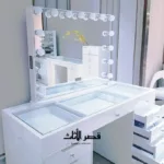⁦تسريحة غرفة نوم بإضاءة ليد مدمجة – مرآة كبيرة بإطار رائع – أدراج تخزين عملية – تصميم عصري⁩ - الصورة ⁦8⁩