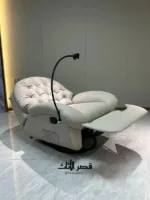⁦كرسي استرخاء ليزي بوي فاخر – آلية إمالة يدوية – تنجيد ناعم ومريح – قاعدة خشبية – لون رمادي فاخر⁩ - الصورة ⁦5⁩