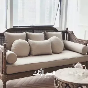 كنب مصمم من خشب راتان مميز و صلب