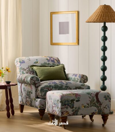 كرسي أكسنت منجّد بأذرع ملتفة ومقعد منقوش — صورة المنتج