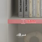 طاولة تلفزيون بثلاثة أدراج وأبواب وتنظيم أسلاك
