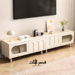 طاولة تلفزيون بأبواب ورفوف داخلية وتنظيم أسلاك