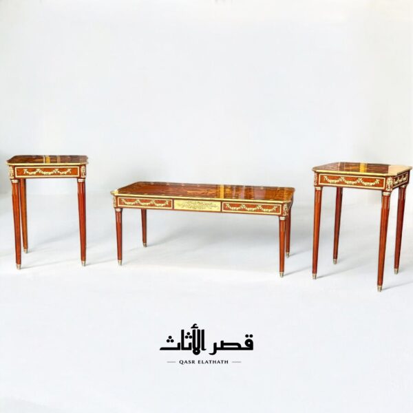 طقم طاولات كلاسيكي بنقوش على السطح — عرض 1