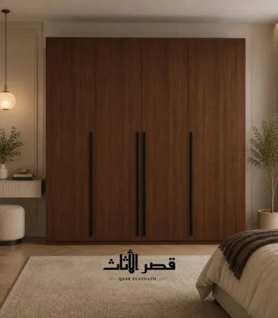 دولاب ملابس ديبلو بأربعة أبواب ومقابض طويلة واسعة — بني