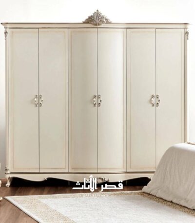خزانة ديانا — الواجهة المغلقة