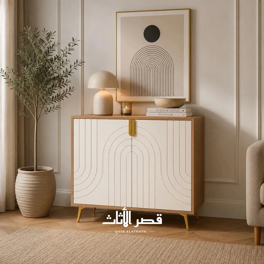 بوفيه إلارا الصغير ببابين ناعمي الإغلاق ومقابض معدنية — خشبي فاتح