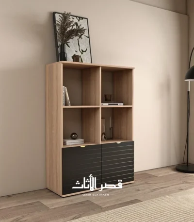 خزانة كتب إميليا بأربعة رفوف وبابين — أسود