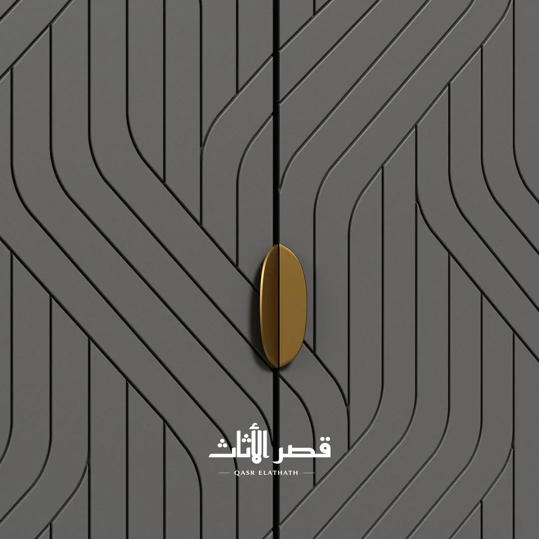 دولاب ملابس نيرا بثلاثة أبواب وواجهة مطلية ودرجين — تفاصيل التصميم
