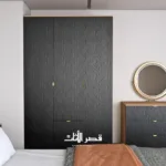 دولاب ملابس نيرا بثلاثة أبواب وواجهة مطلية ودرجين — أسود