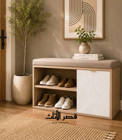 بنش أحذية بواجهة بيضاء أمام المرآة