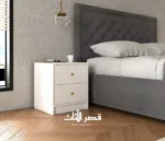 طاولة سرير سول بدرجين وتشطيب ملبّس بسيط — أبيض